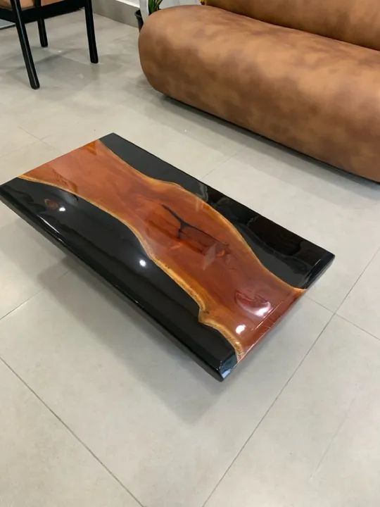 Mesa de Centro em Madeira e Resina Epóxi