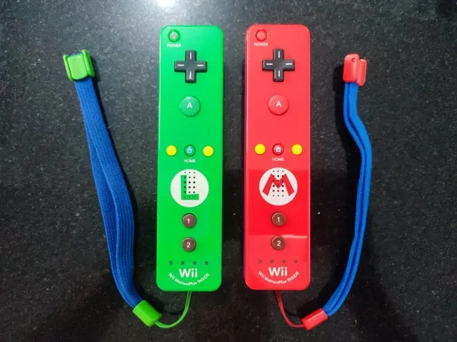Wiimotes Mario e Luigi