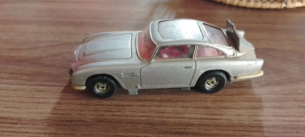 Carro de Brinquedo 007 Aston Martin DB5 - Foto 3