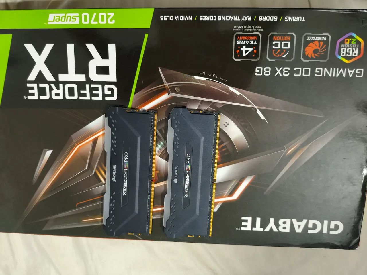 Placa de Vídeo Gigabyte GeForce RTX 2070 Super + Memória Ram Corsair 2x8 RGB