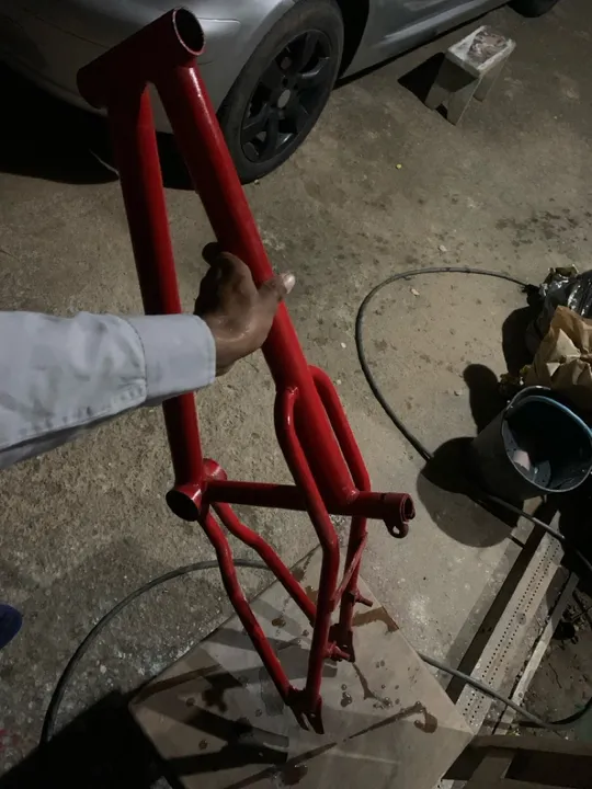 Quadro de bicicleta BMX vermelho