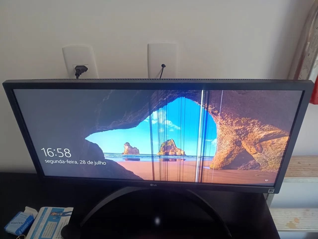 MONITOR LG PARA RETIRAR PEÇAS  - Foto 3