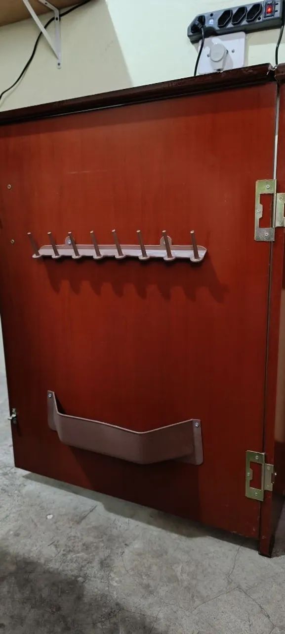 Gabinete embutido com máquina de costura Singer Pro - Foto 5