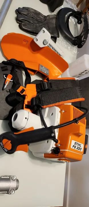 ROÇADEIRA STIHL FS 220 (apenas 8 horas de uso) - Foto 2