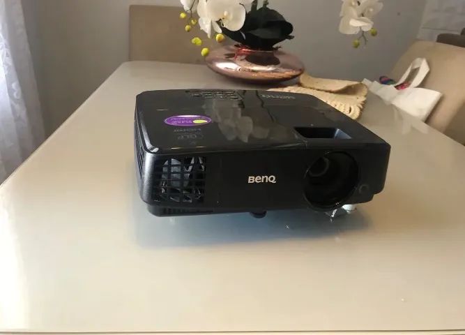Projetor benqs  com cabo vga de 5 metros 