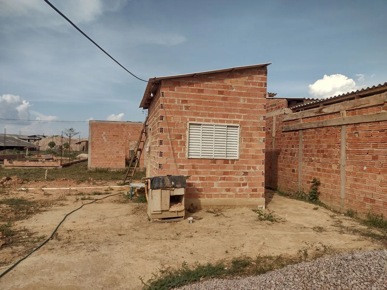 VENDE-SE ESTA CASA