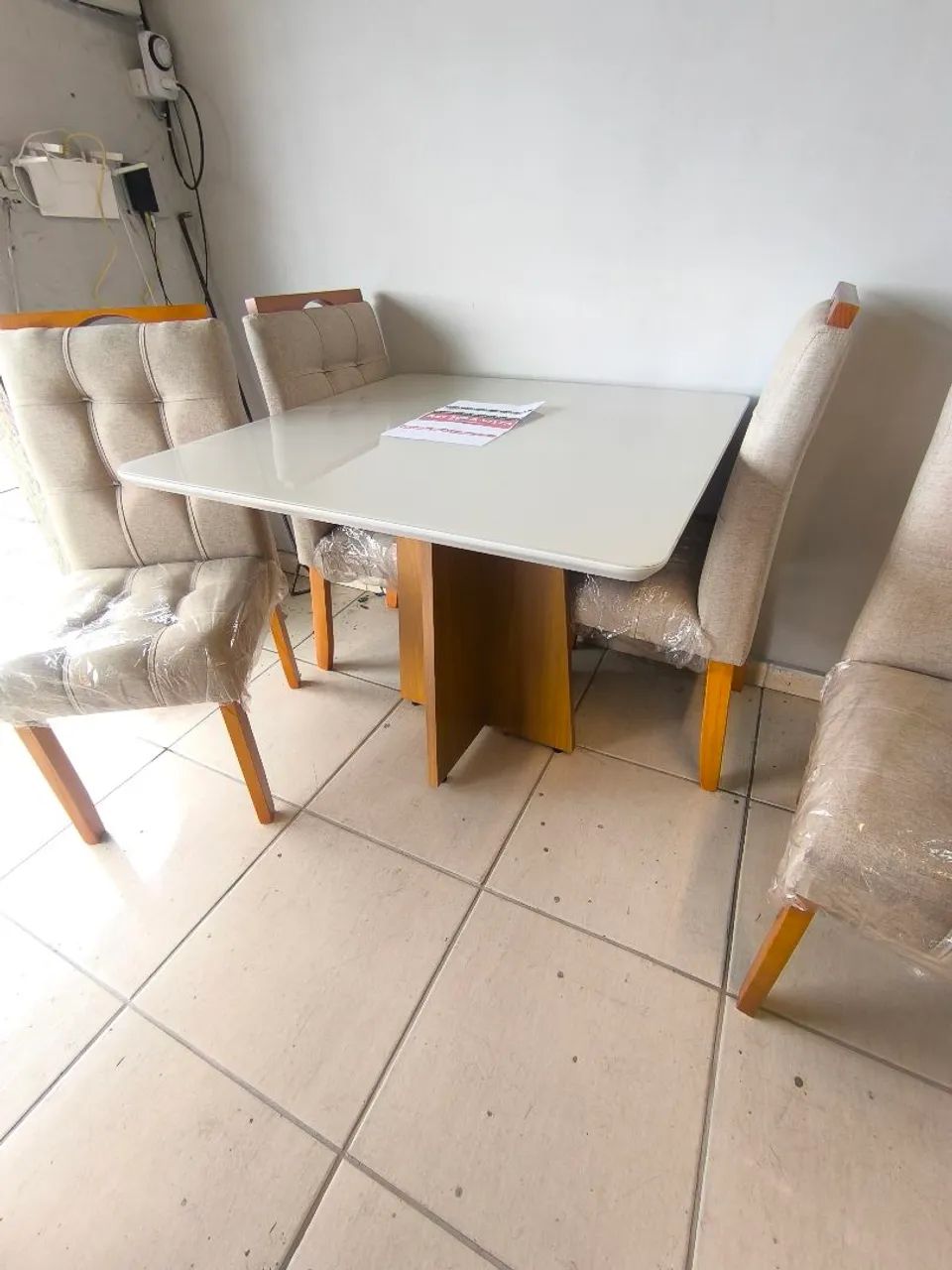 MESA DE JANTAR 0.90X0.90 +4 CADEIRAS - Foto 4