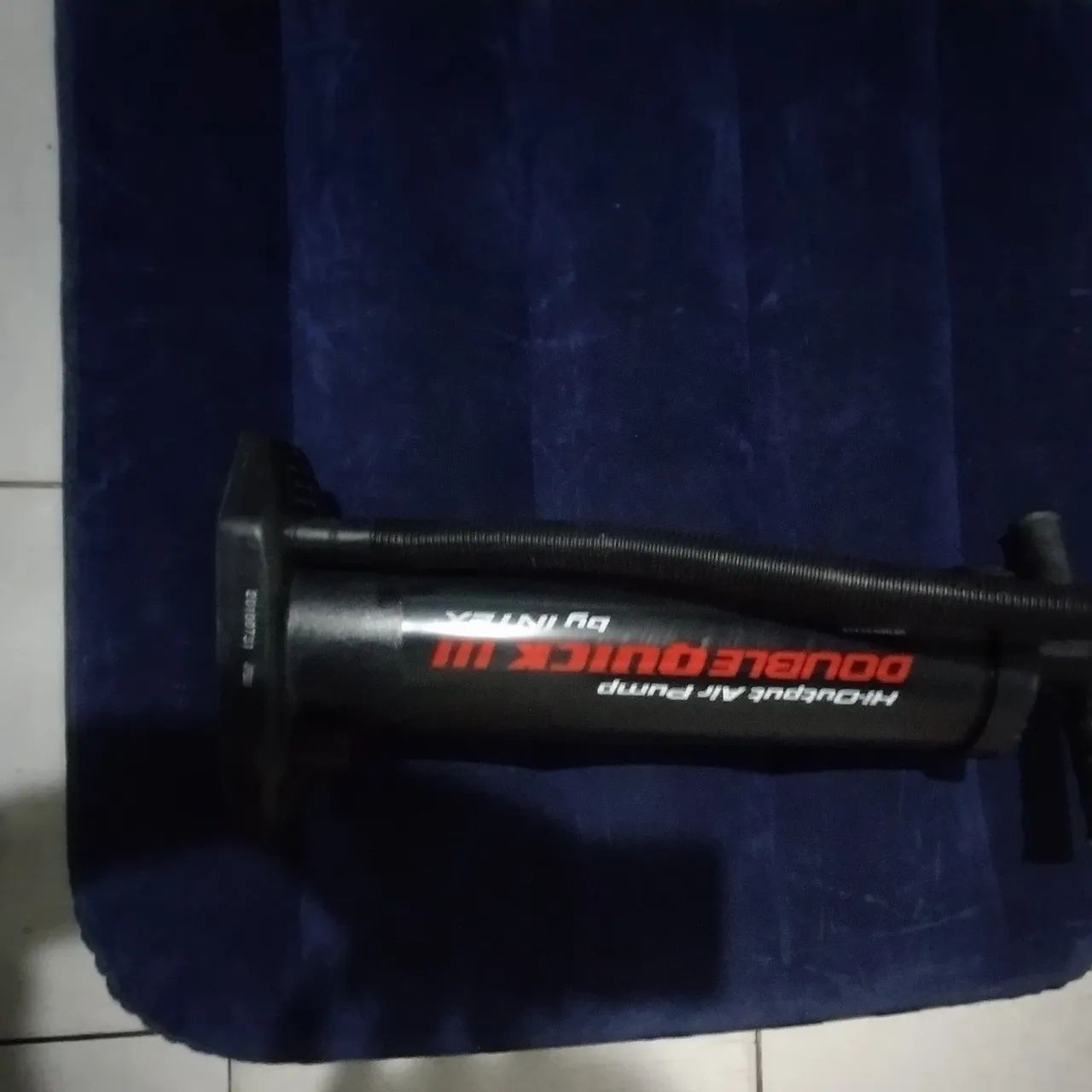 Colchão inflável Intex solteiro com bomba  - Foto 3