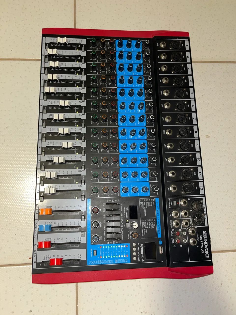 Mesa de som 12 canais