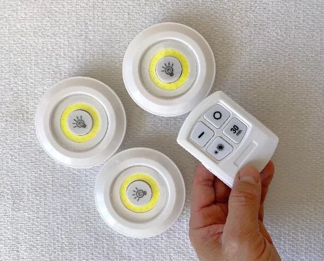 Kit com 3 Luminárias LED com Controle Remoto - Luz Branca Fria - 16 LEDs - Instalação sem  - Foto 2