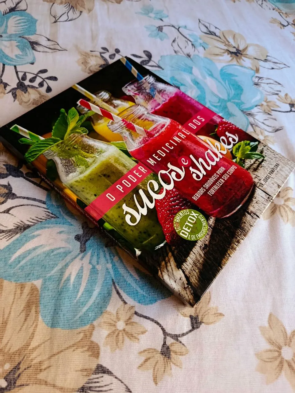 Livro de receitas: Sucos e Shakes Detox