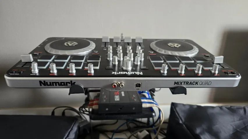 Numark Mixtrack Quad - 4 Decks + Efeitos - Parcele No Cartão