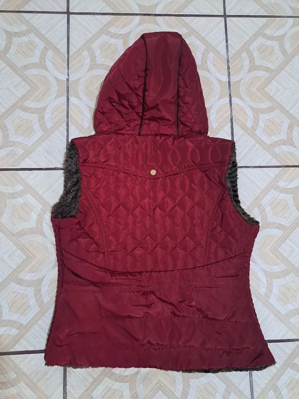 Colete de frio Feminino com Capuz Dupla Face  - Foto 2