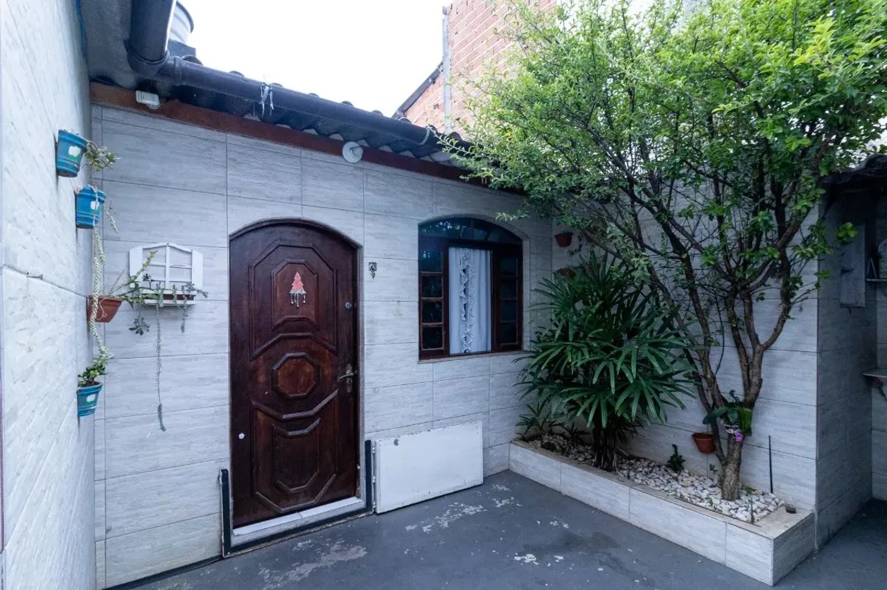 Casa tipo para venda com 4 quartos, 109m²