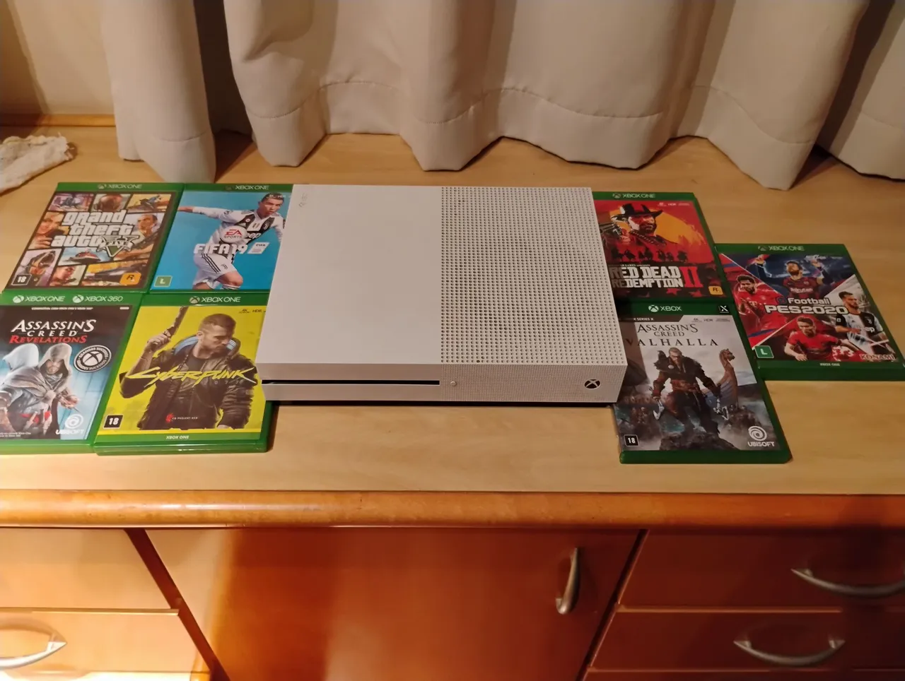 Xbox One Slim 500GB em ótimo estado + 6 jogos - Sem controle