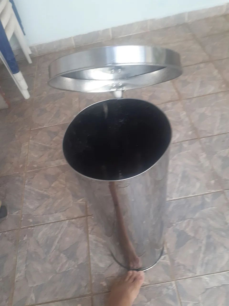 Lixeira aço inox 71 cm x 23 cm conservada - Foto 2