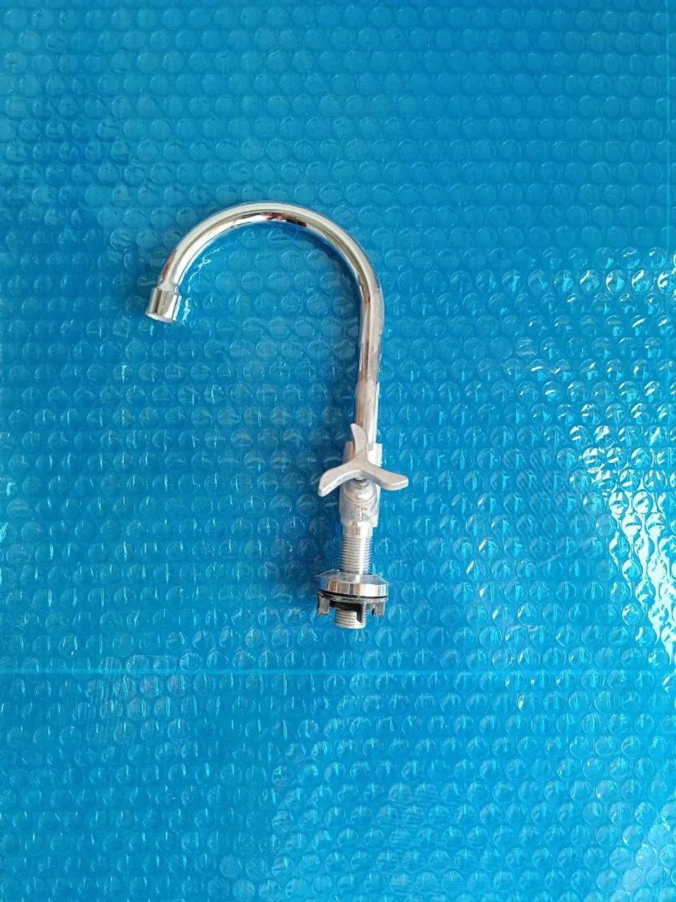 Torneira de cozinha ou banheiro 