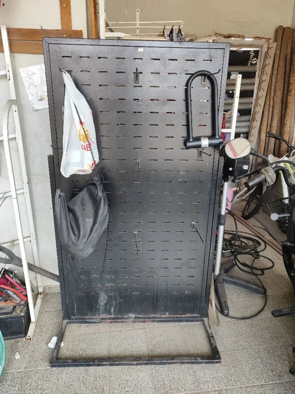 expositor preto de havaianas ( usado)