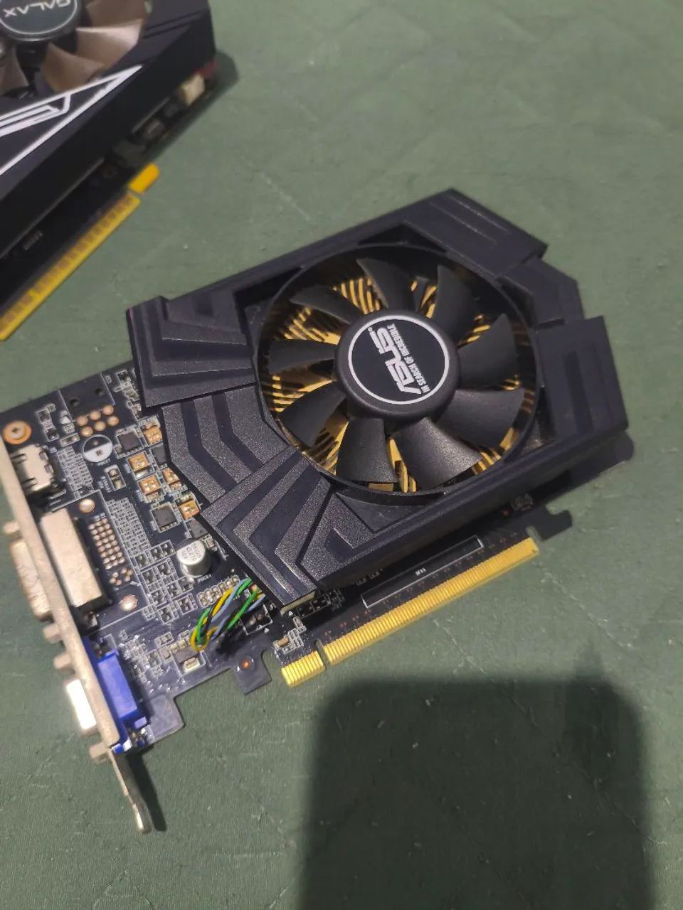 Placa de Vídeo ASUS GTX 750 - Com Defeito