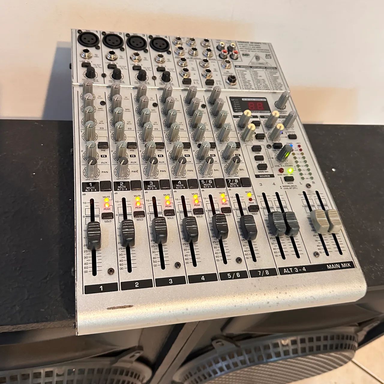 MESA DE SOM BEHRINGER UB1204FX-PRO  - Foto 5