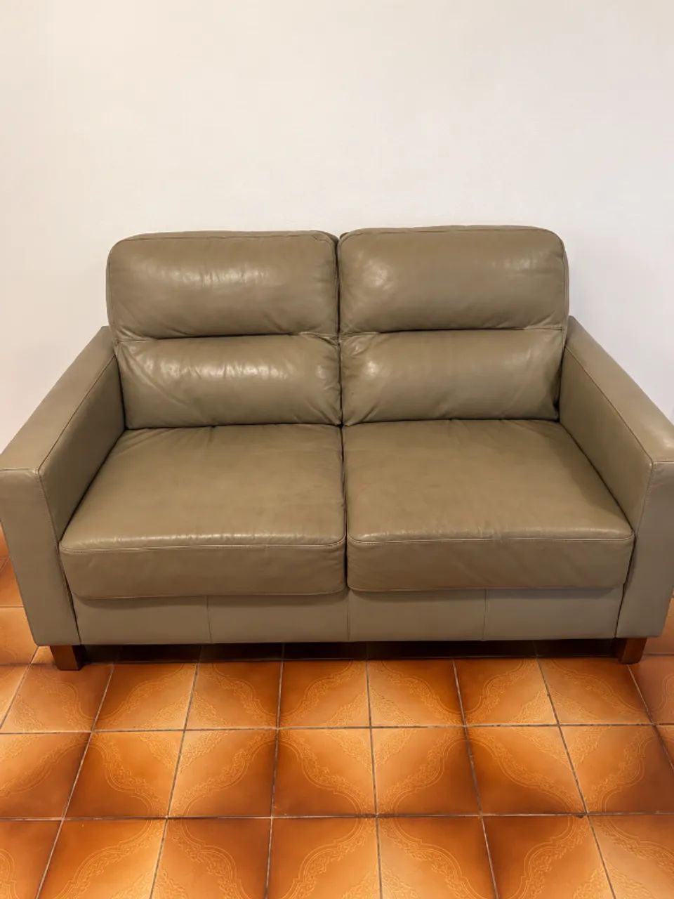 Sofá de couro 2 lugares