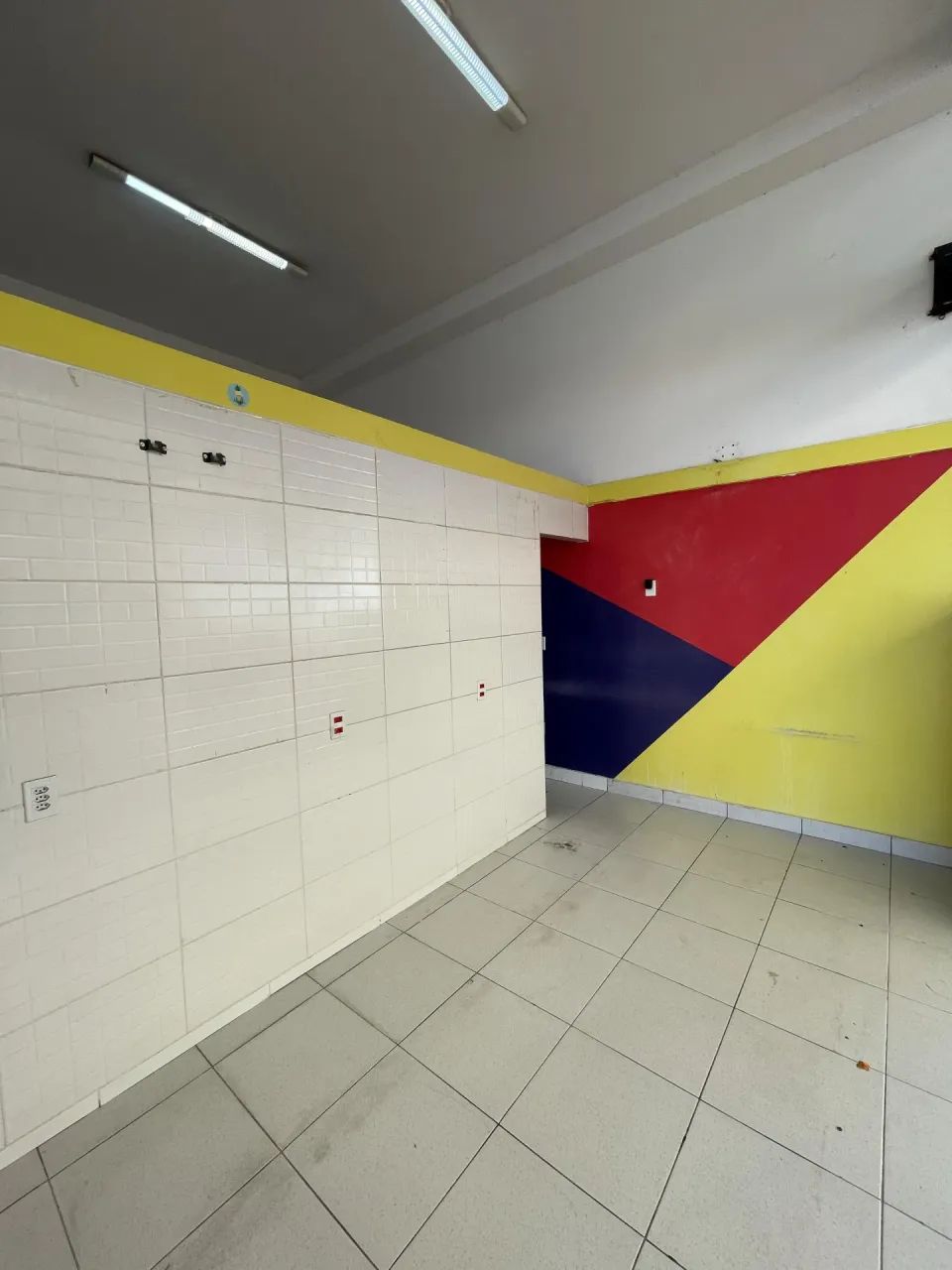 Sala para alugar na Avenida Tancredo Neves, bairro Jabotiana - Foto 4