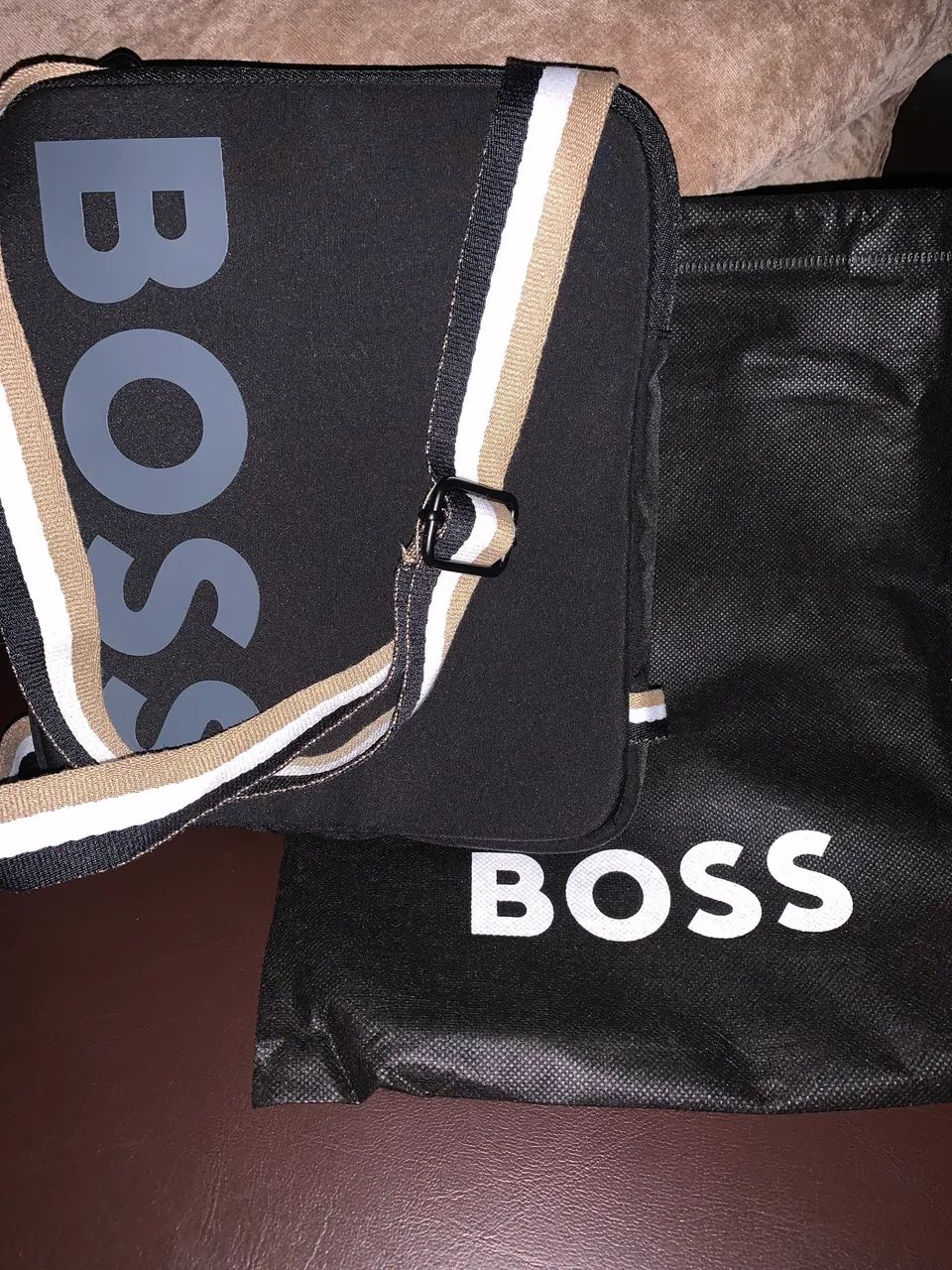 bolsa de pescoço (neck pouch) da marca BOSS, original - Foto 2