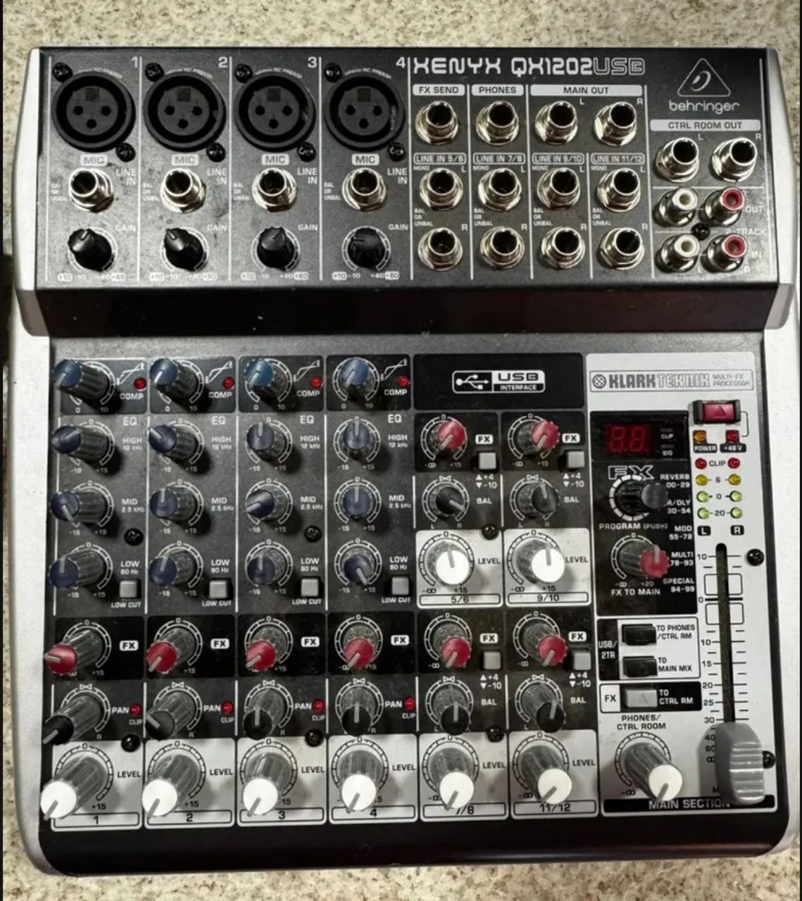 Mesa Behringer 1202 fx USB  - Foto 3