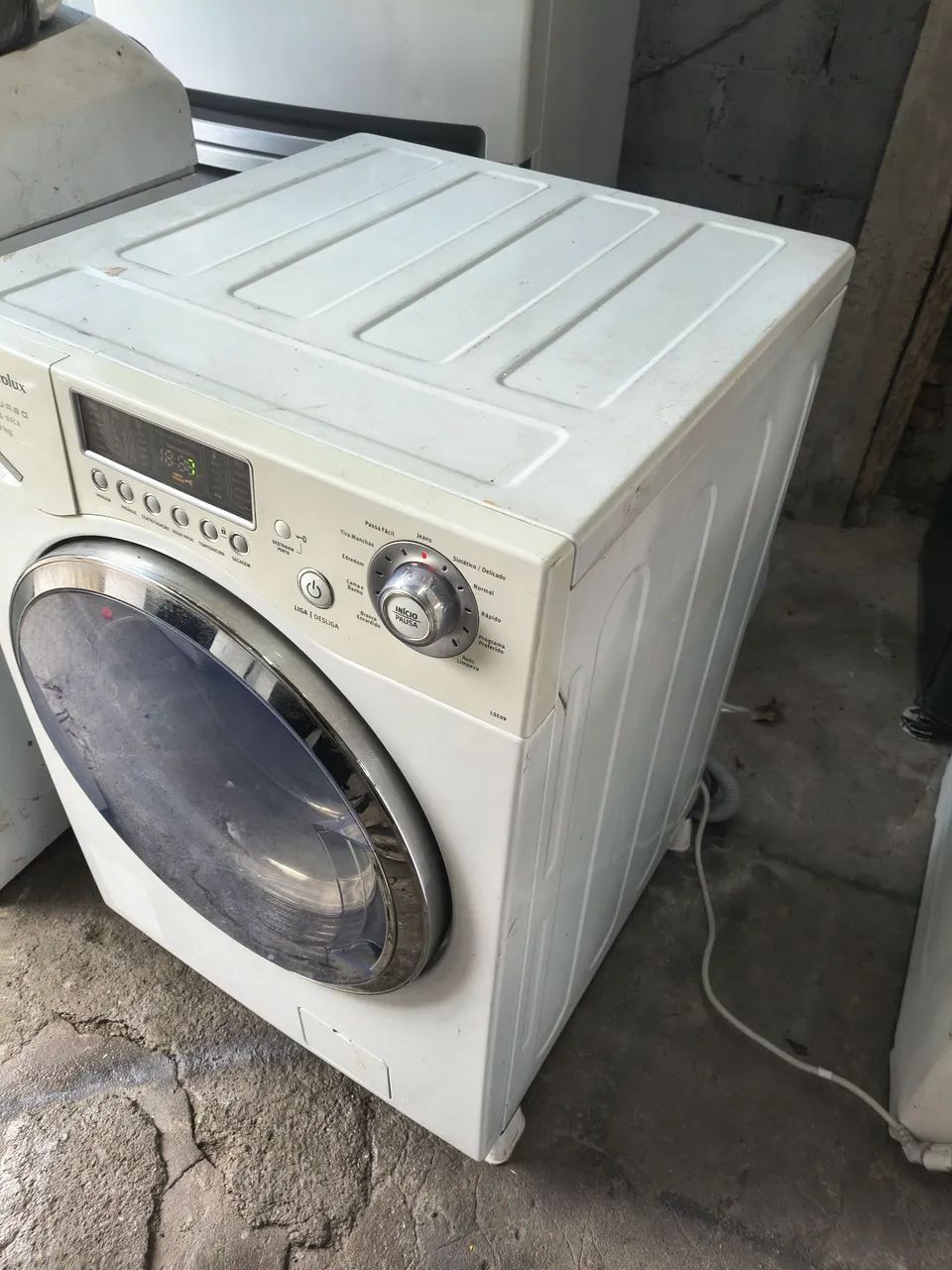 Máquina lava e seca Eletrolux 