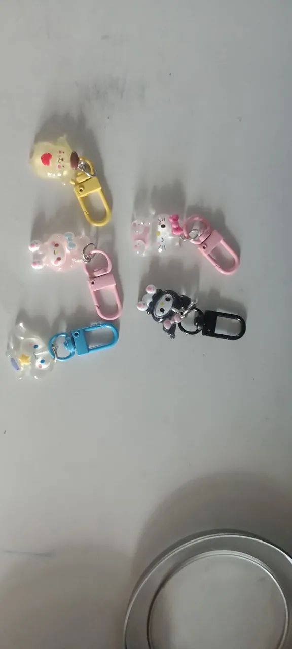 Lote de mini chaveiros da Hello kit 
