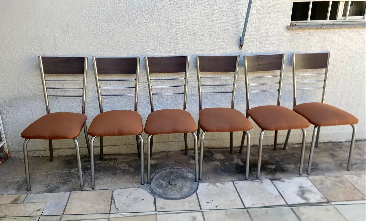 Mesa com tampo de vidro e 6 cadeiras - Foto 4