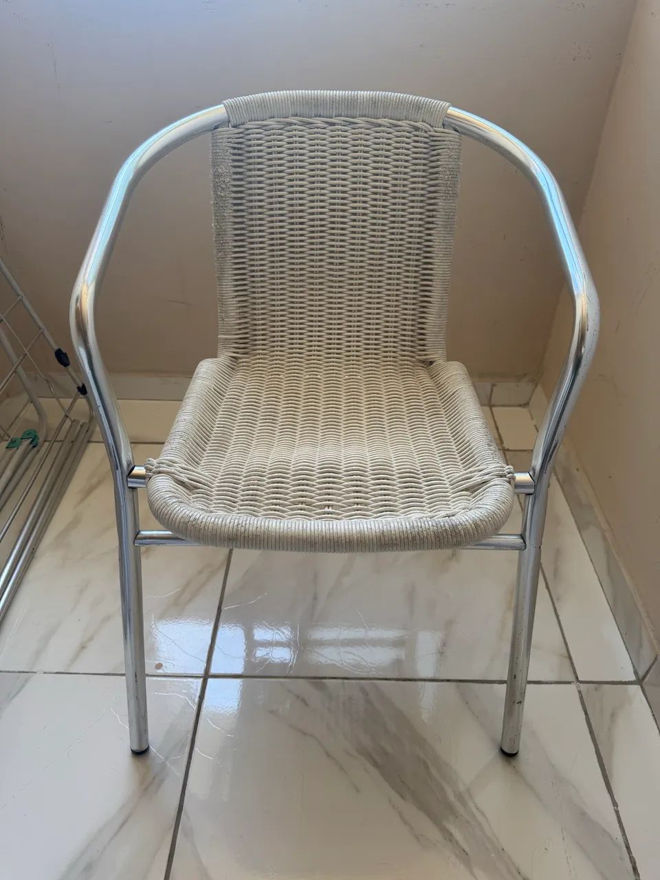 Conjunto de centro com 04 cadeiras - Foto 4