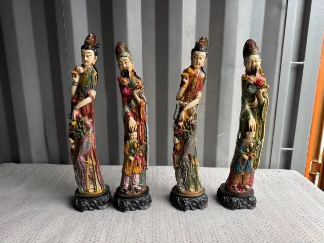 Conjunto de estátuas chinesas
