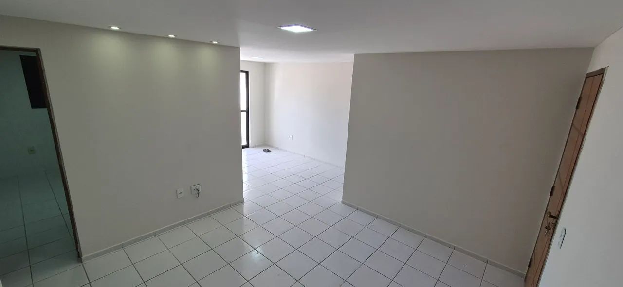 Apartamento - Ventilado - 1° andar - próximo às 3 ruas - Foto 2
