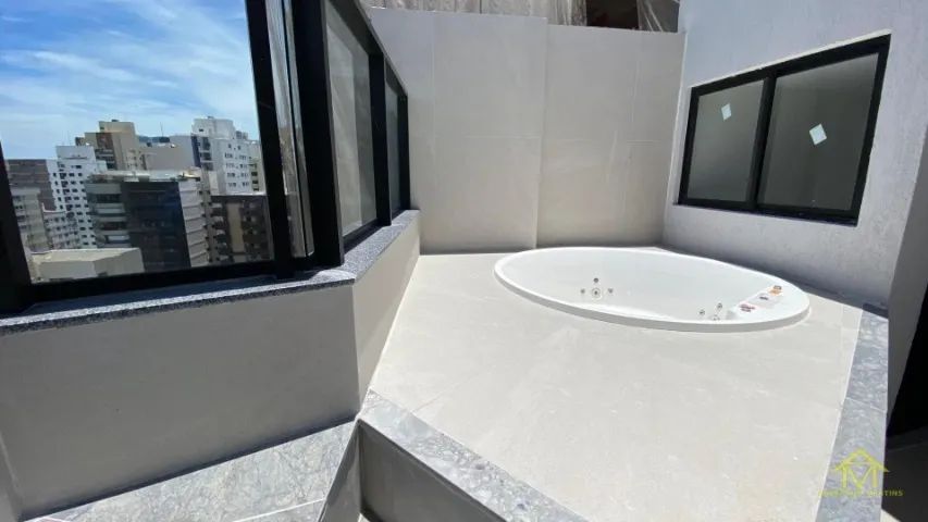 . Cobertura em Praia da Costa: 4 Suítes com Espaços Amplos  