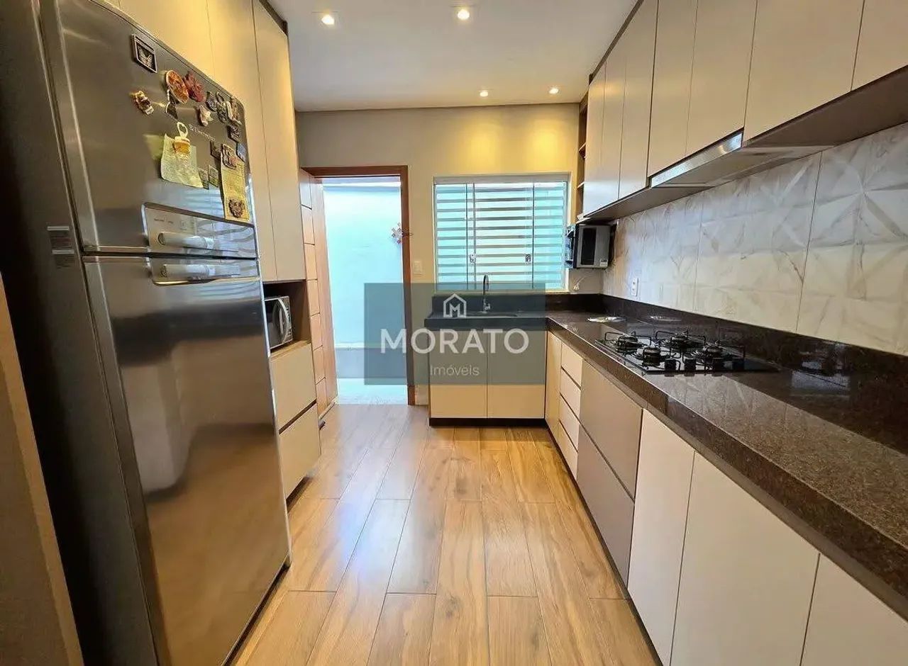 Casa com 4 quartos sendo 1 suíte com 4 vagas de garagem no bairro Serrano. - Foto 2