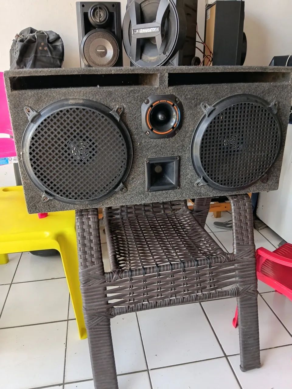Vende-se está caixa de som 