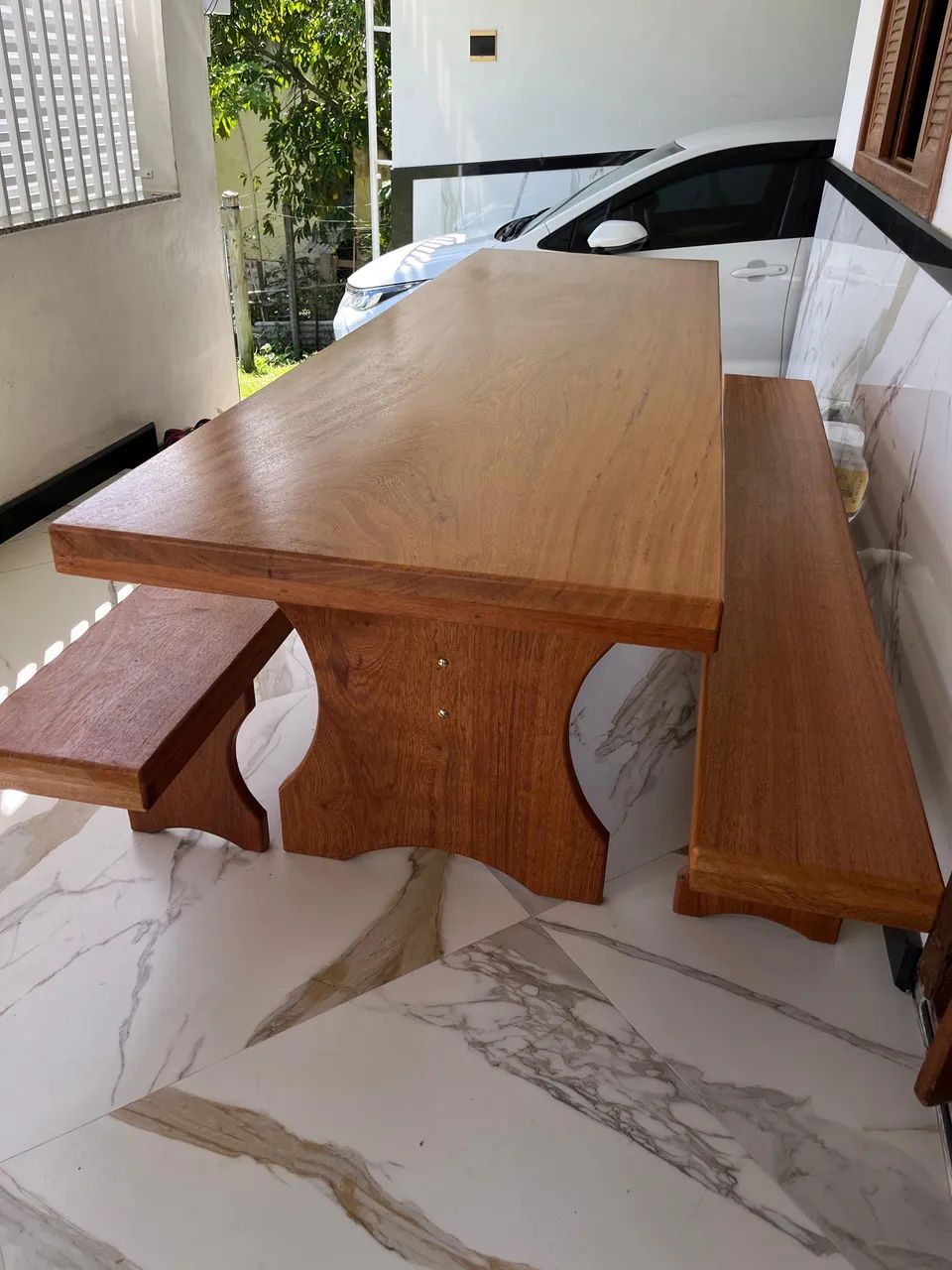 Mesa angelim pedra 2metros X 80cm com 2 bancos  - Foto 4