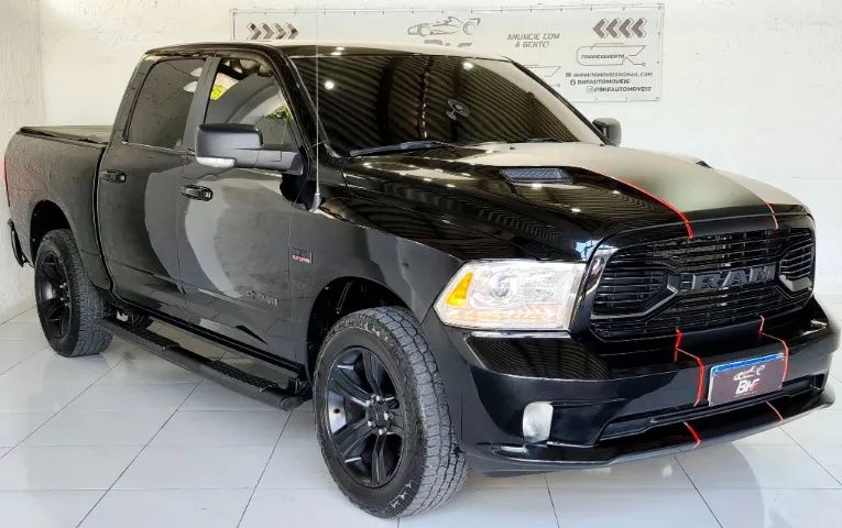 Ram Classic 1500 CLASSIC LAR. NIGHT ED 5.7 4X4 AUT. 2022