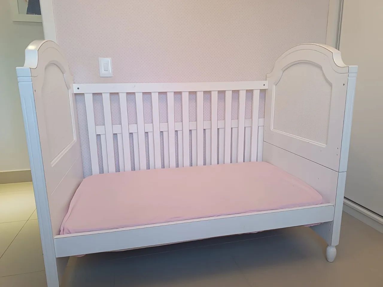 Vende se conjunto conpleto de berço, colchão e cômoda pouco uso e marcas. - Foto 2