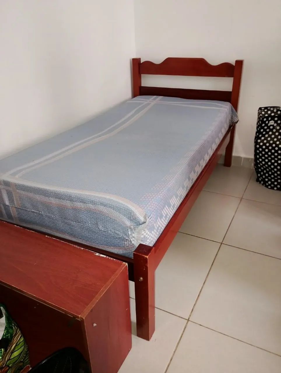Cama de Solteiro madeira 250,00