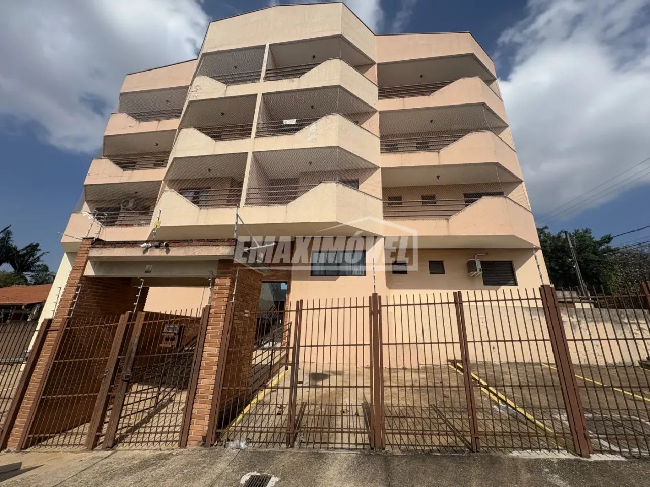 Apartamento com 2 quartos sendo 1 suíte no Edifício Speranza