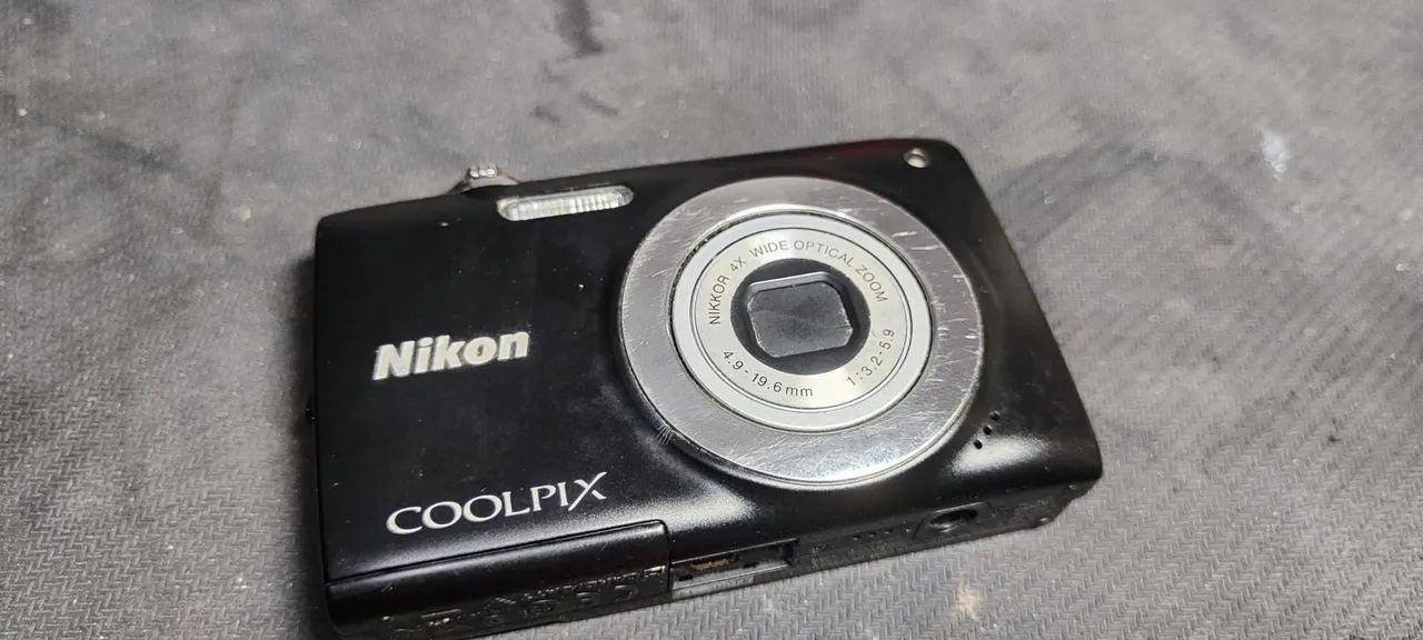 Camera digital Nikon s2500