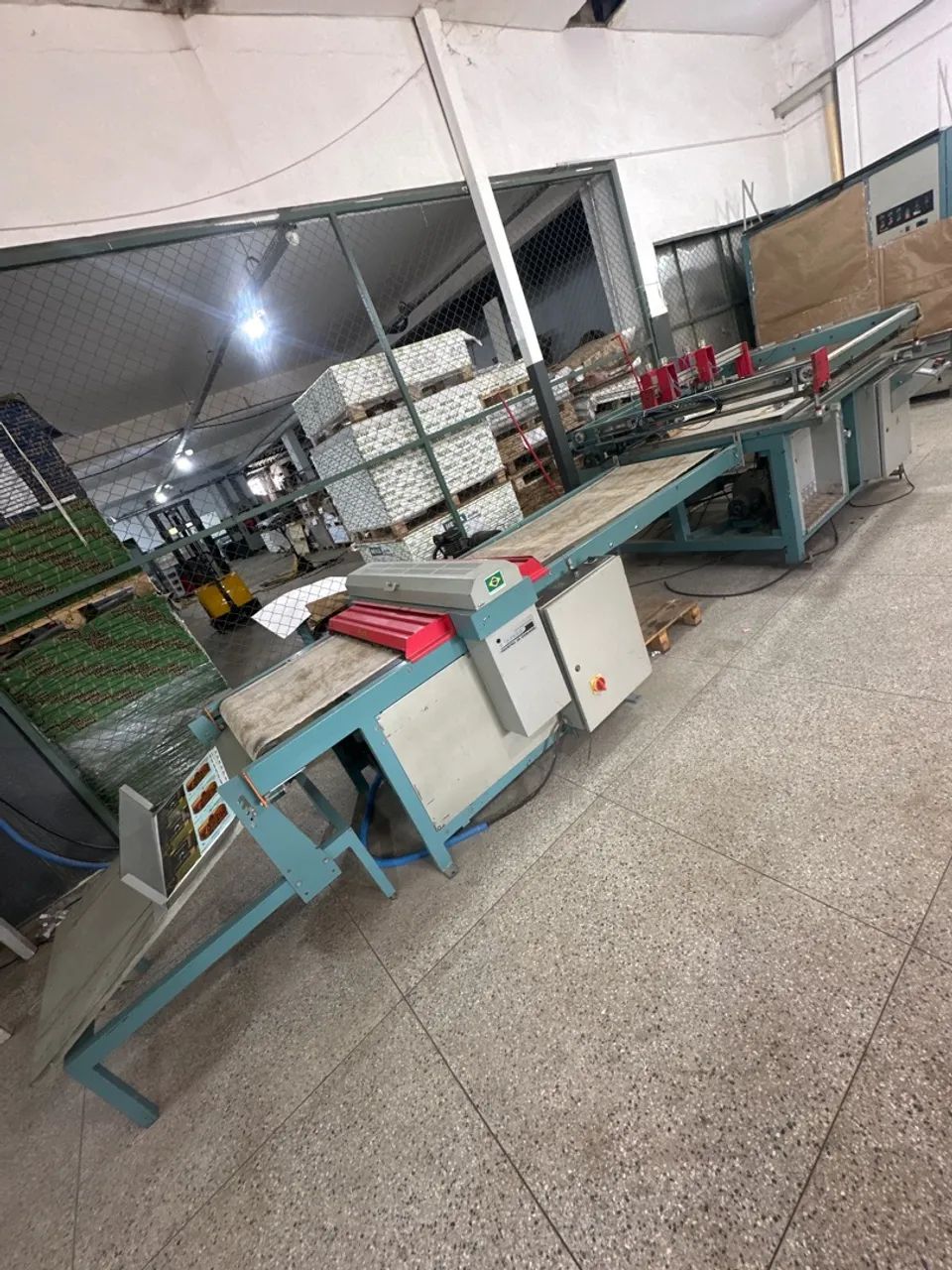 Máquina de verniz 