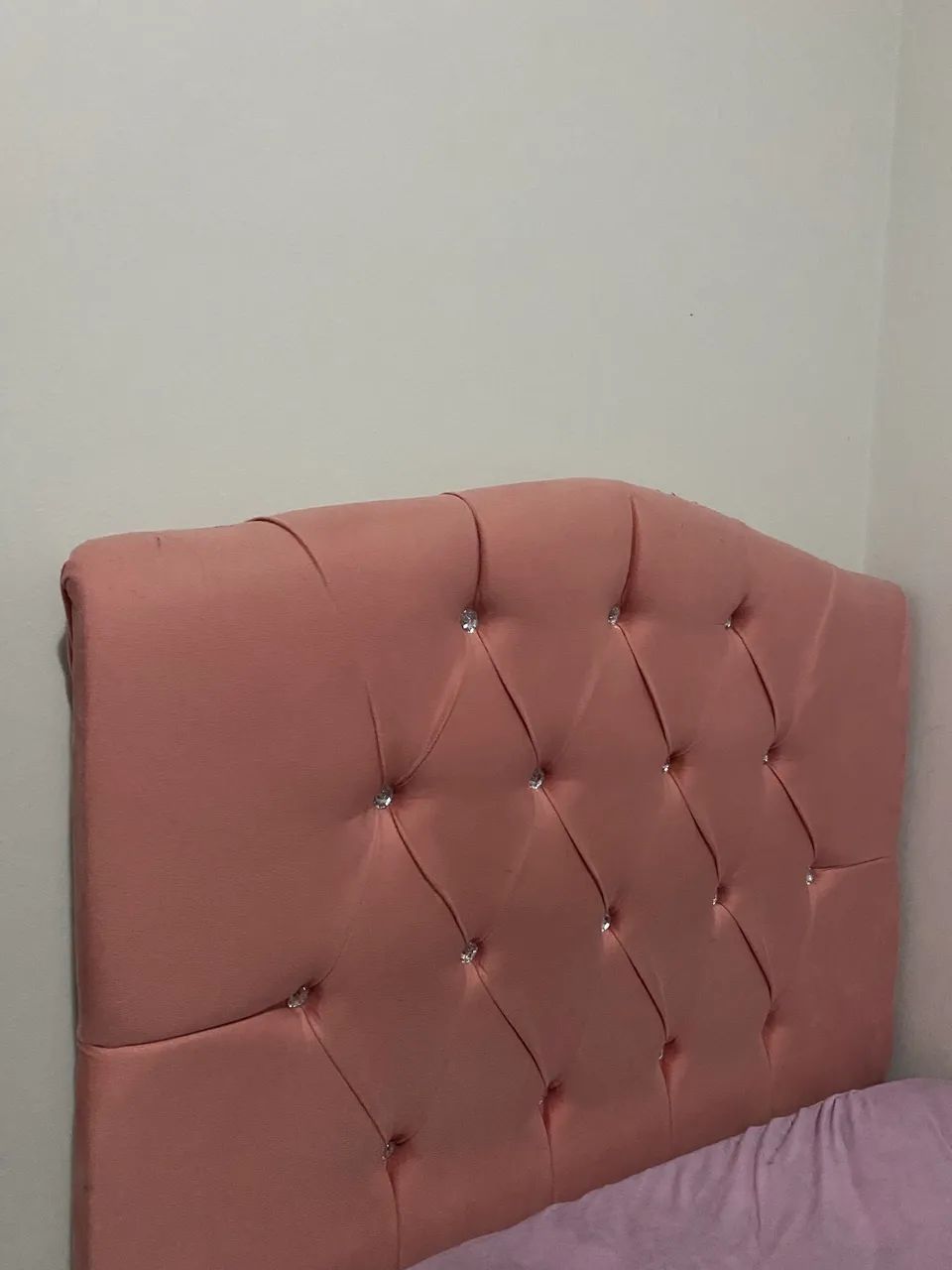 Cabeceira rosa/ cama box de solteiro 
