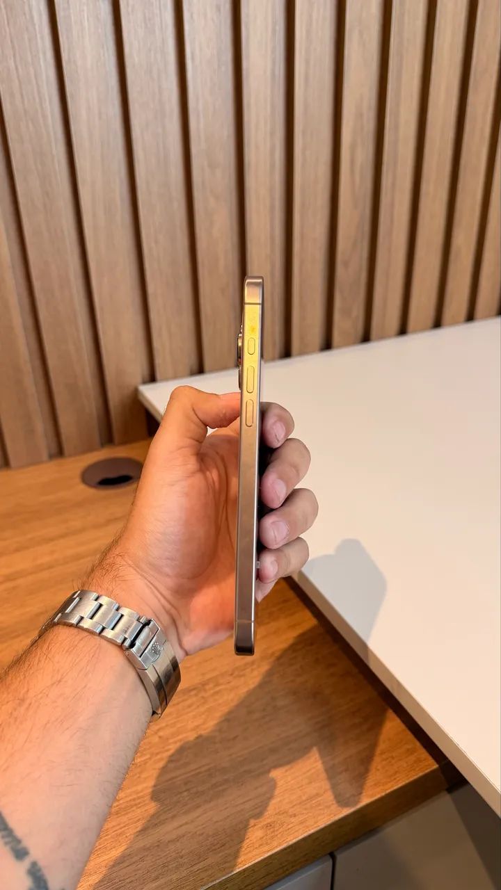 iPhone 16 pro Max 512 gb desert titanium semi novo - Foto 4