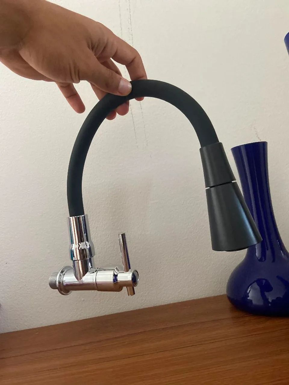 Torneira Gourmet Monocomando Flexível Preta com Bica Móvel para Cozinha - Foto 2
