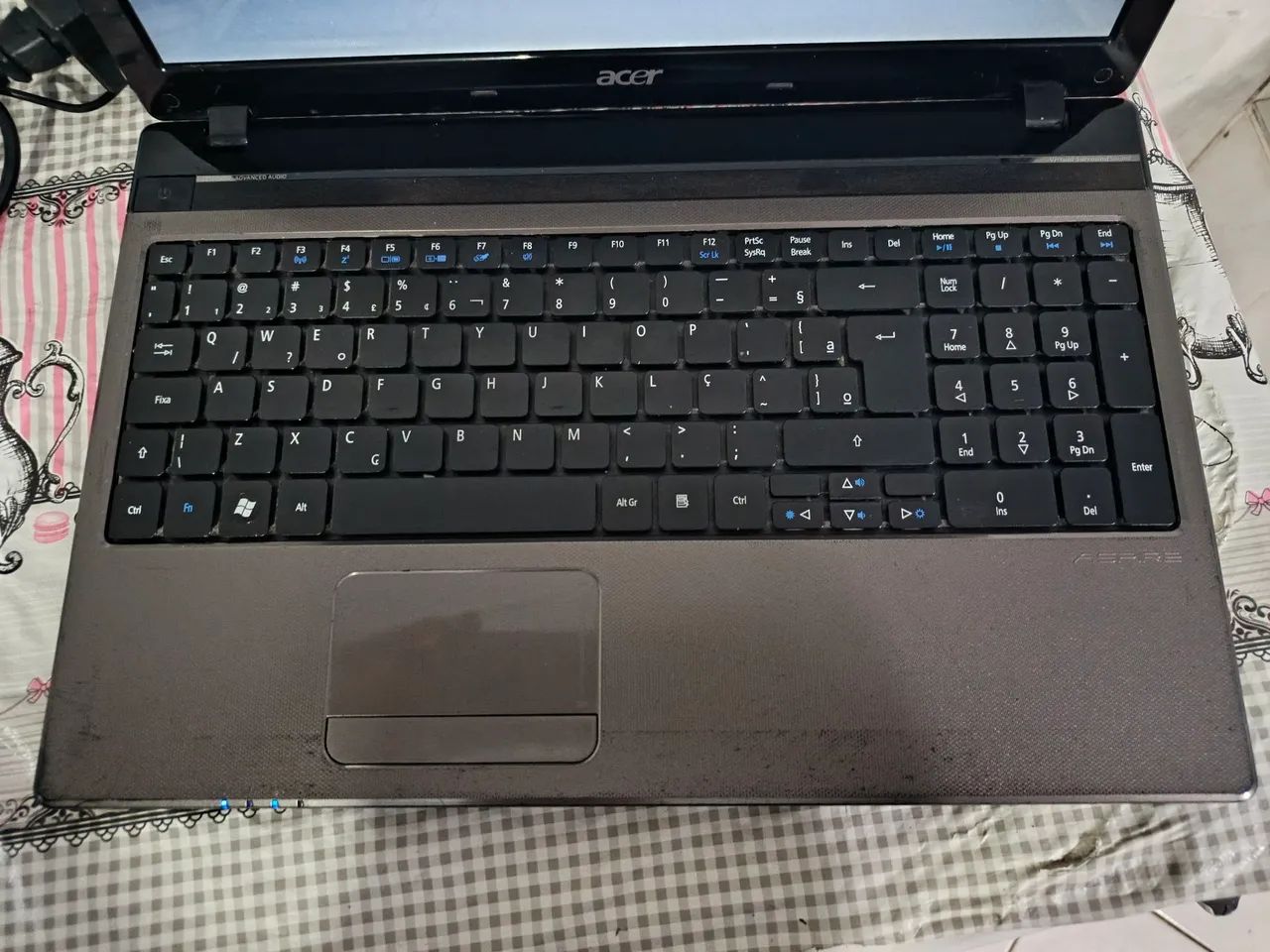 Notebook Acer i3 com 6gb memória, ssd, teclado ok, carregador. - Foto 2