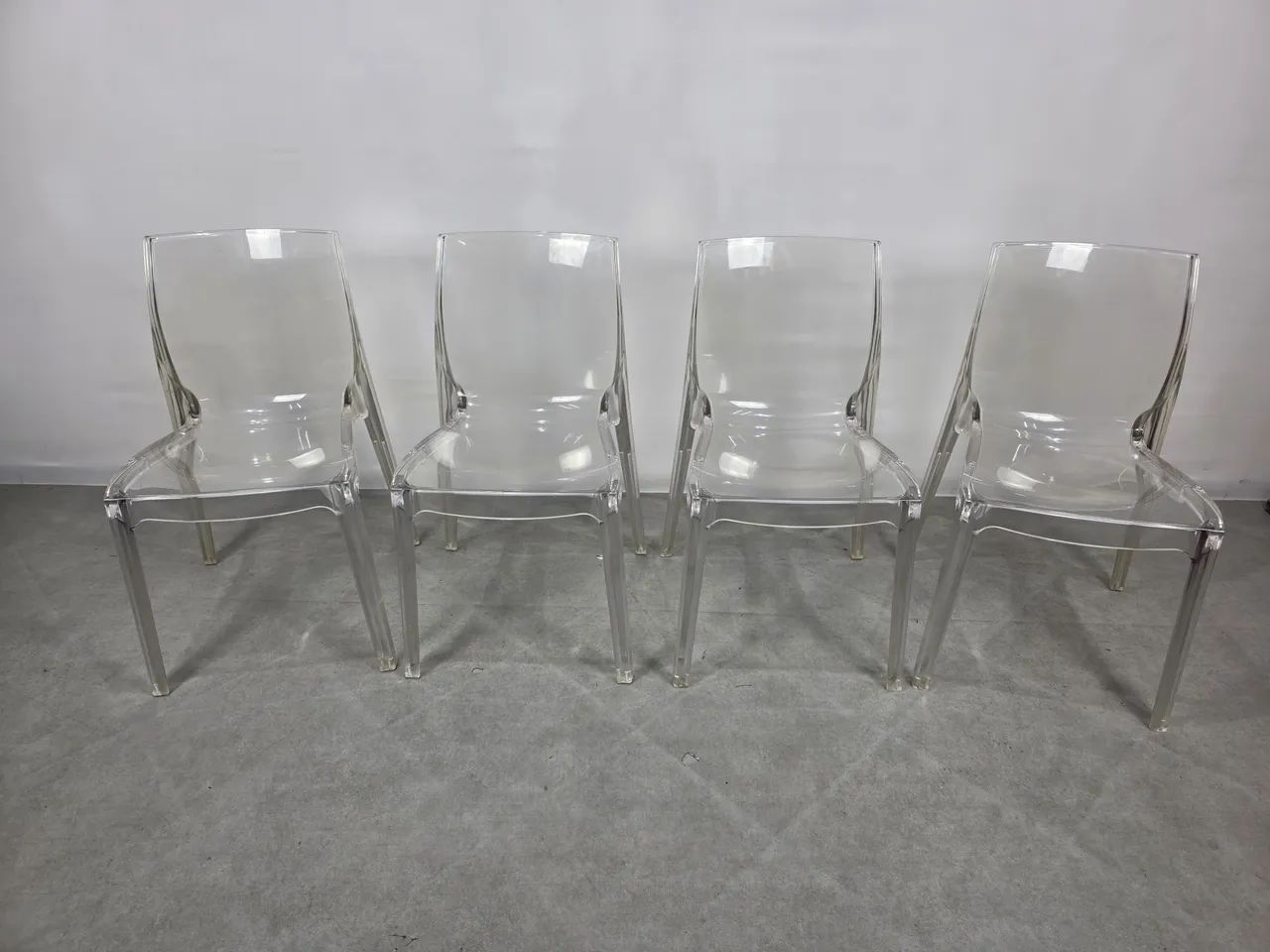 Conjunto de 4 cadeiras em acrílico 