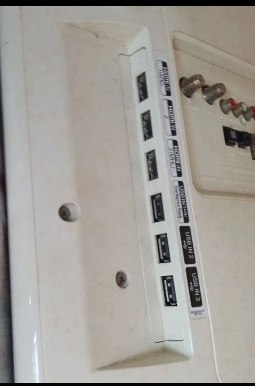 TV LG 32 POLEGADAS TELA TRINCADA PARA RETIRAR PEÇAS  - Foto 3